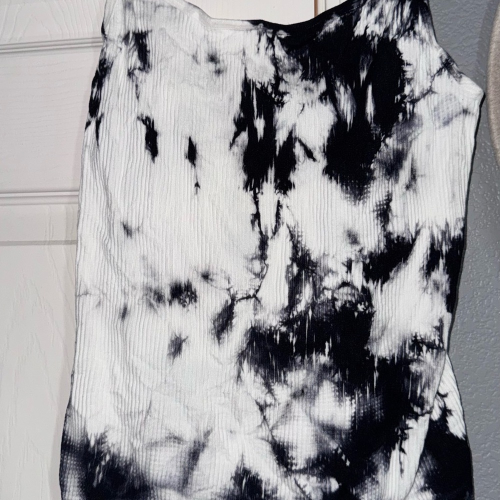 Rue21 Black and White Tie-Dye Tank Top